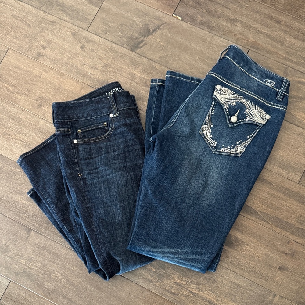 BUNDLED LOT of 2 Denim Code Bleu Bootcut & American Eagle Andre Crop Size 8